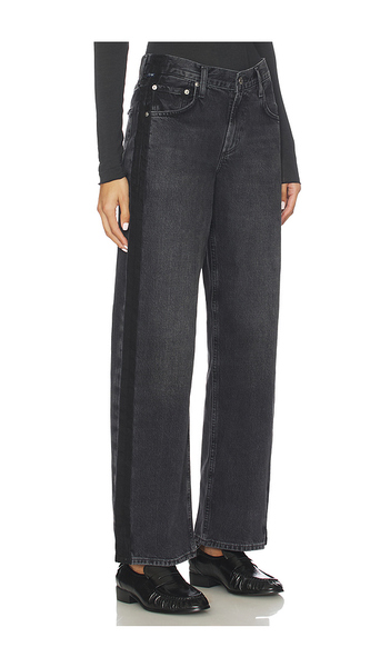  Citizens Of Humanity Lindz Low Rise Easy Straight With Tuxedo Stripe Jeans In Black. Size 23. Also In 24, 27, 29, 30, 32. 