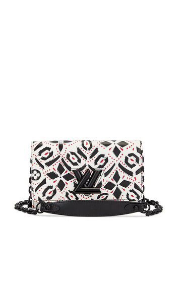  Fwrd Renew Louis Vuitton Portefeuille Twisted Wallet On Chain In White. 