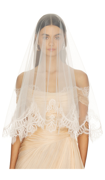  Maria Lucia Hohan Iva Veil In Blush. 
