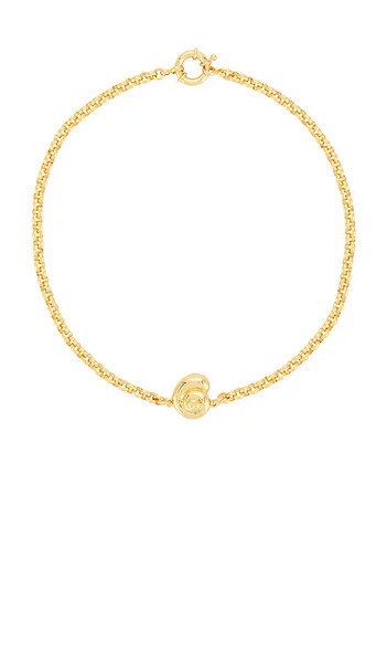  Timeless Pearly Shell Charm Bracelet In Metallic Gold. 