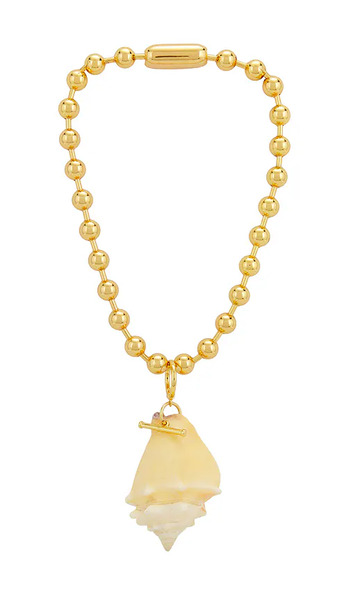  Timeless Pearly Shell Necklace In Metallic Gold. 