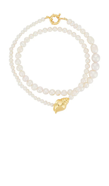  Timeless Pearly Shelly Necklace In White. 